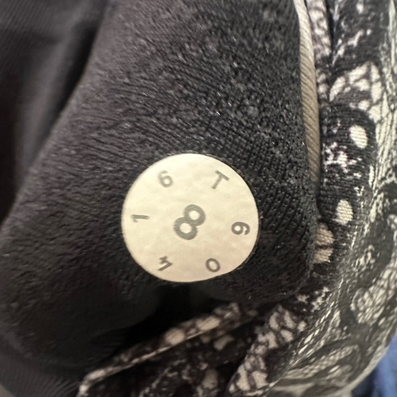 Lululemon Outrun 17" Crop Mini Cinder Lace pattern - Picture 5 of 16